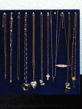 Vintage & Modern Assorted Silver Tone Necklace lot- very nice!